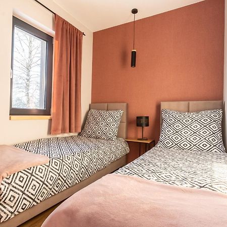 Zielona Zaba Hotell Derc Eksteriør bilde