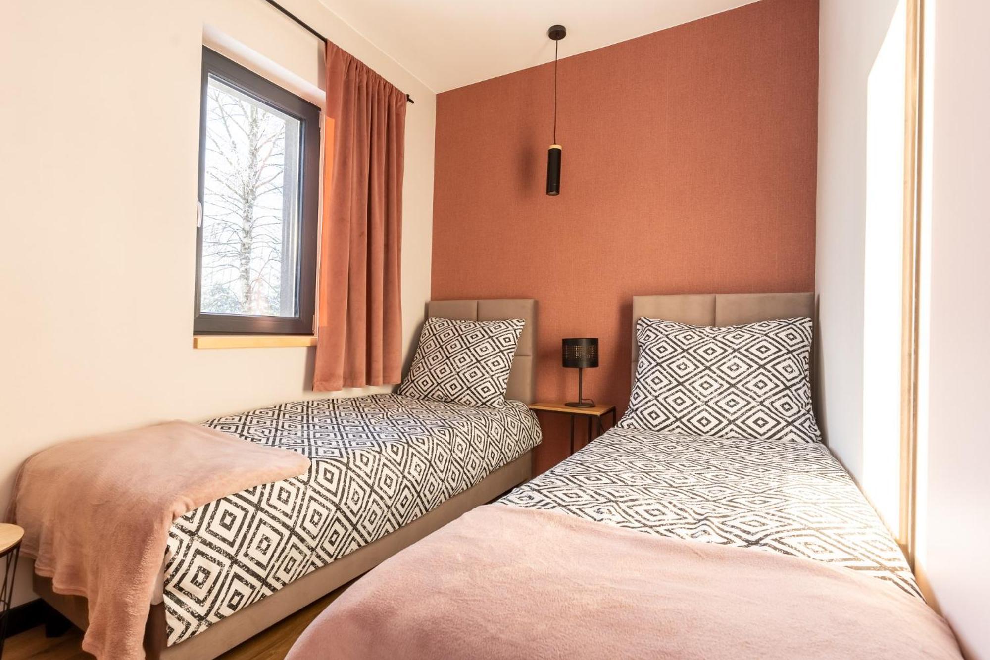 Zielona Zaba Hotell Derc Eksteriør bilde